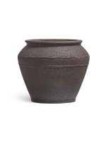 Кашпо напольное для цветов, TREEZ ERGO Nero, чаша-амфора, керамический горшок, чёрный туф, 46x54 см, 80 л, для интерьера, для улицы — изображение 5