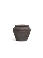 Кашпо напольное для цветов, TREEZ ERGO Nero, чаша-амфора, керамический горшок, чёрный туф, 46x54 см, 80 л, для интерьера, для улицы — изображение 6